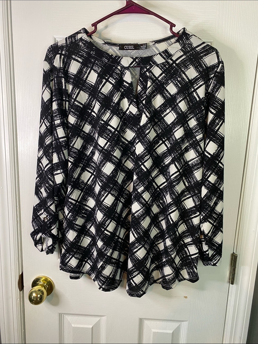 CUE Black and White Plaid Keyhole Long-Sleeve Blouse Size Large.